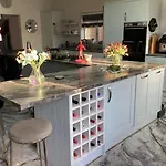Spacious 3B Home With Garden In Central Ipswich